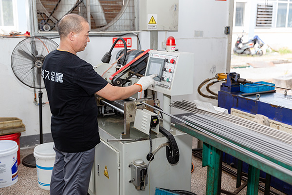 Suzhou Pipe Bending Factory informs you of the operating procedures and precautions for the bending machine