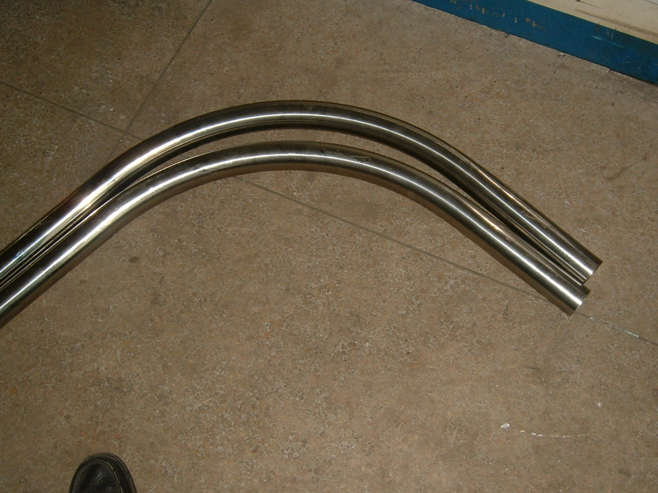 Stainless steel plastic passing pipe